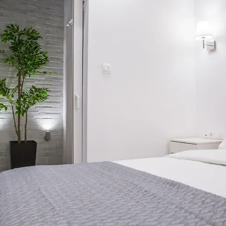 Luxury Apartment *