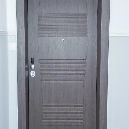 Luxury Apartment *